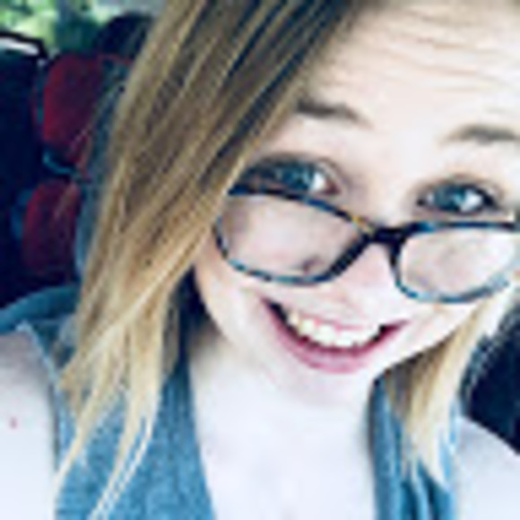 Meet your Posher, Katy - Picture 1 of 1